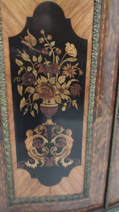 A WONDERFUL SERPENTINE CREDENZA OF EXHIBITION QUALITY - ADDITIONAL PHOTO 9
