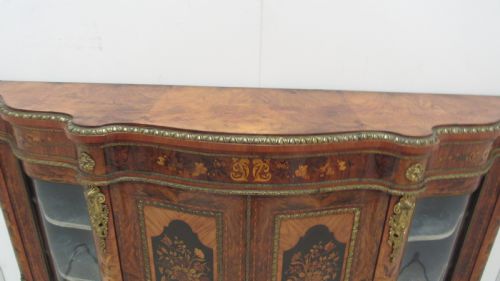 A WONDERFUL SERPENTINE CREDENZA OF EXHIBITION QUALITY - ADDITIONAL PHOTO 10