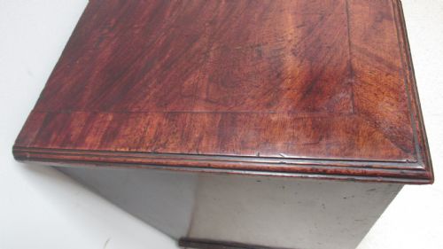 SMALL MAHOGANY GEORGIAN CHEST - ADDITIONAL PHOTO 2