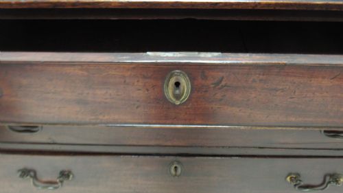 SMALL MAHOGANY GEORGIAN CHEST - ADDITIONAL PHOTO 5