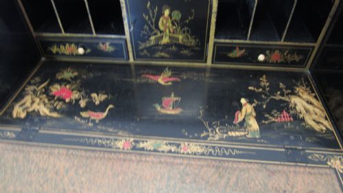 WONDERFUL LACQUERED WRITING BUREAUX - ADDITIONAL PHOTO 7