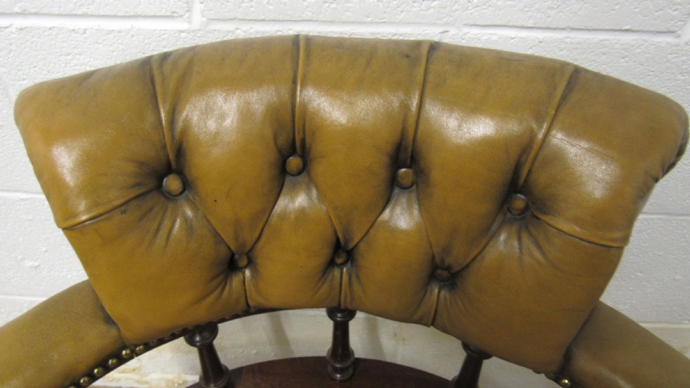 leather club armchair View X