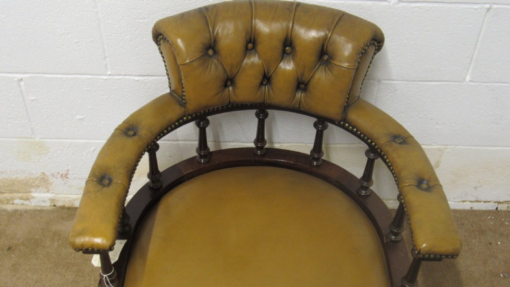 leather club armchair View XV