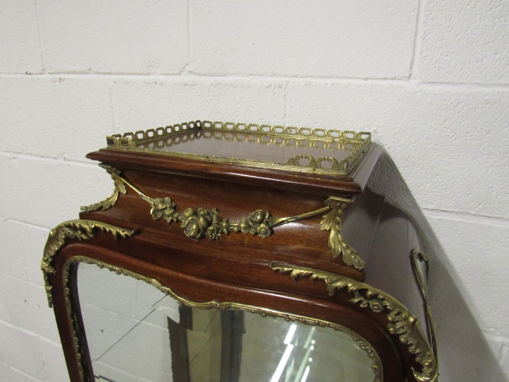 superb pair of ormolu mounted 19thc  vitrines View X