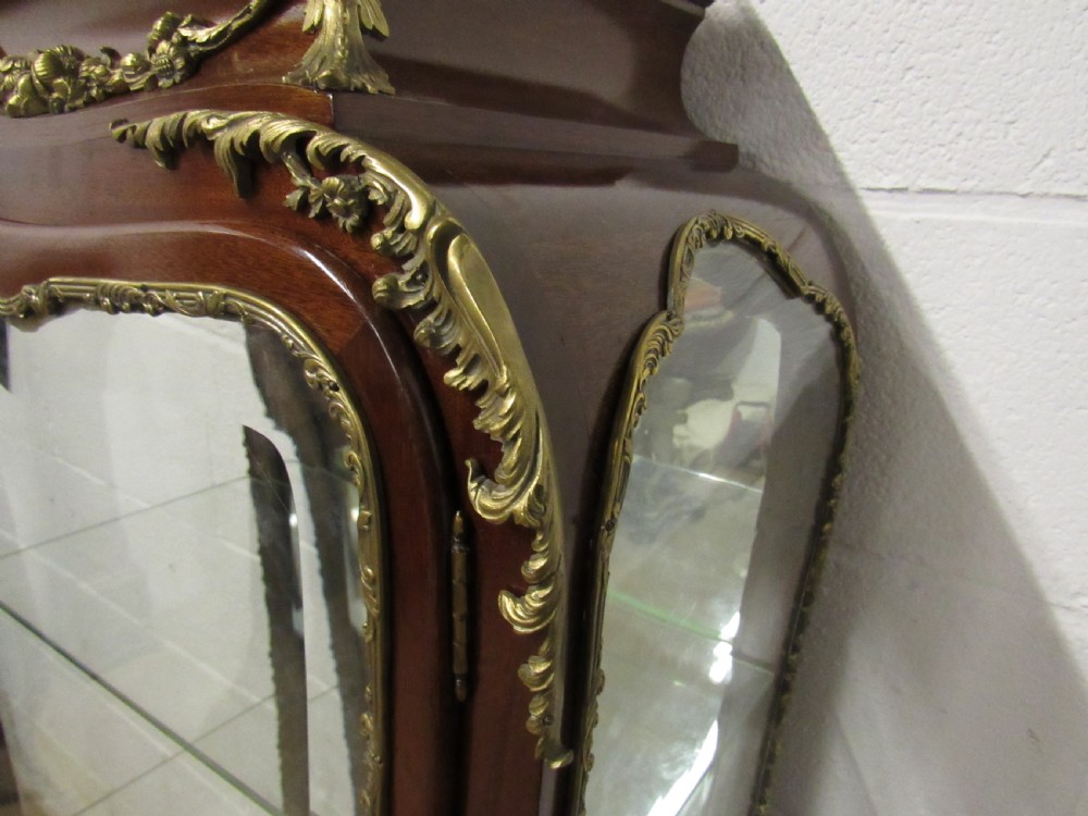 superb pair of ormolu mounted 19thc  vitrines View XII