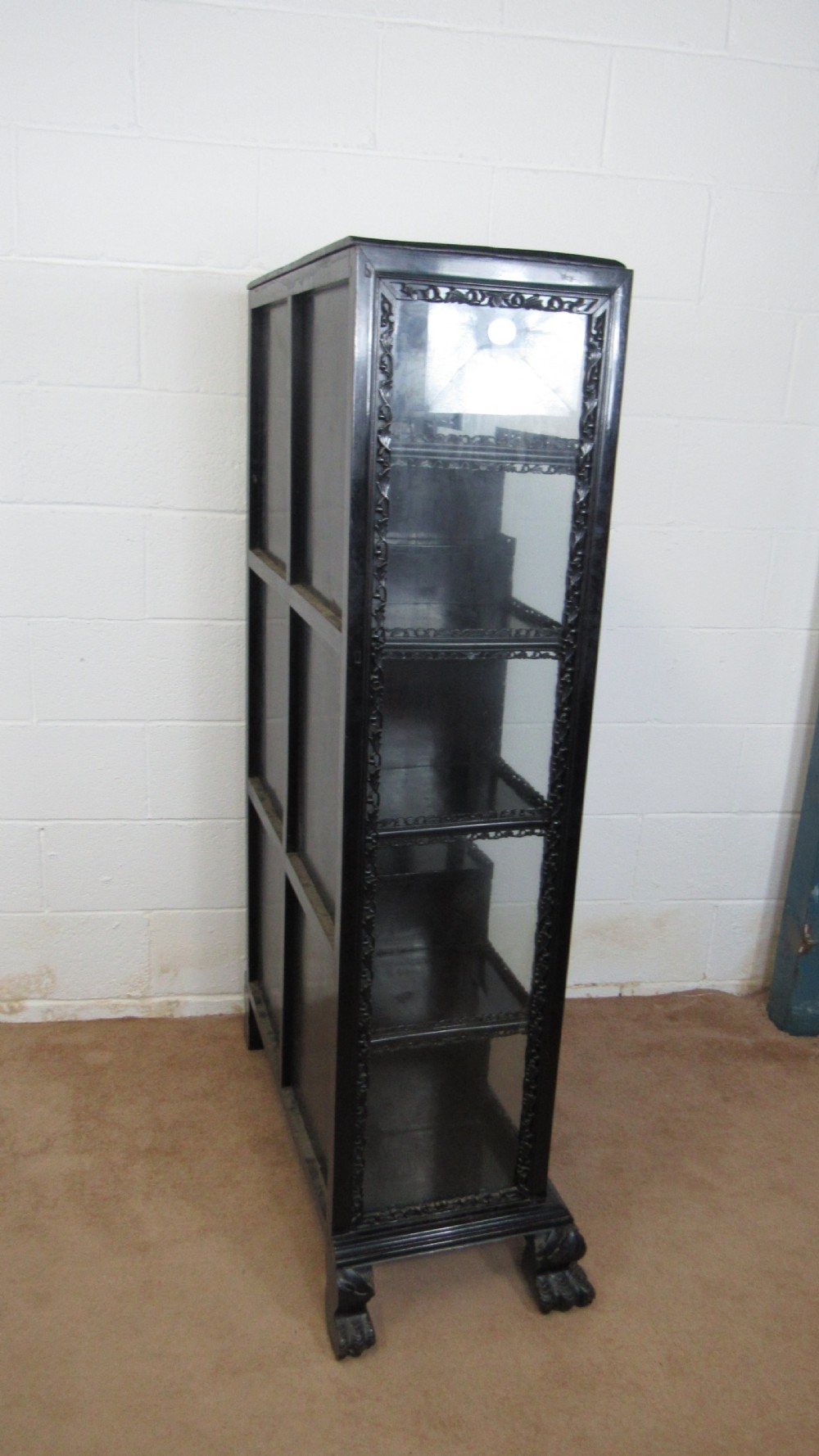Rare 19thc  chinese  cabinet View XVI