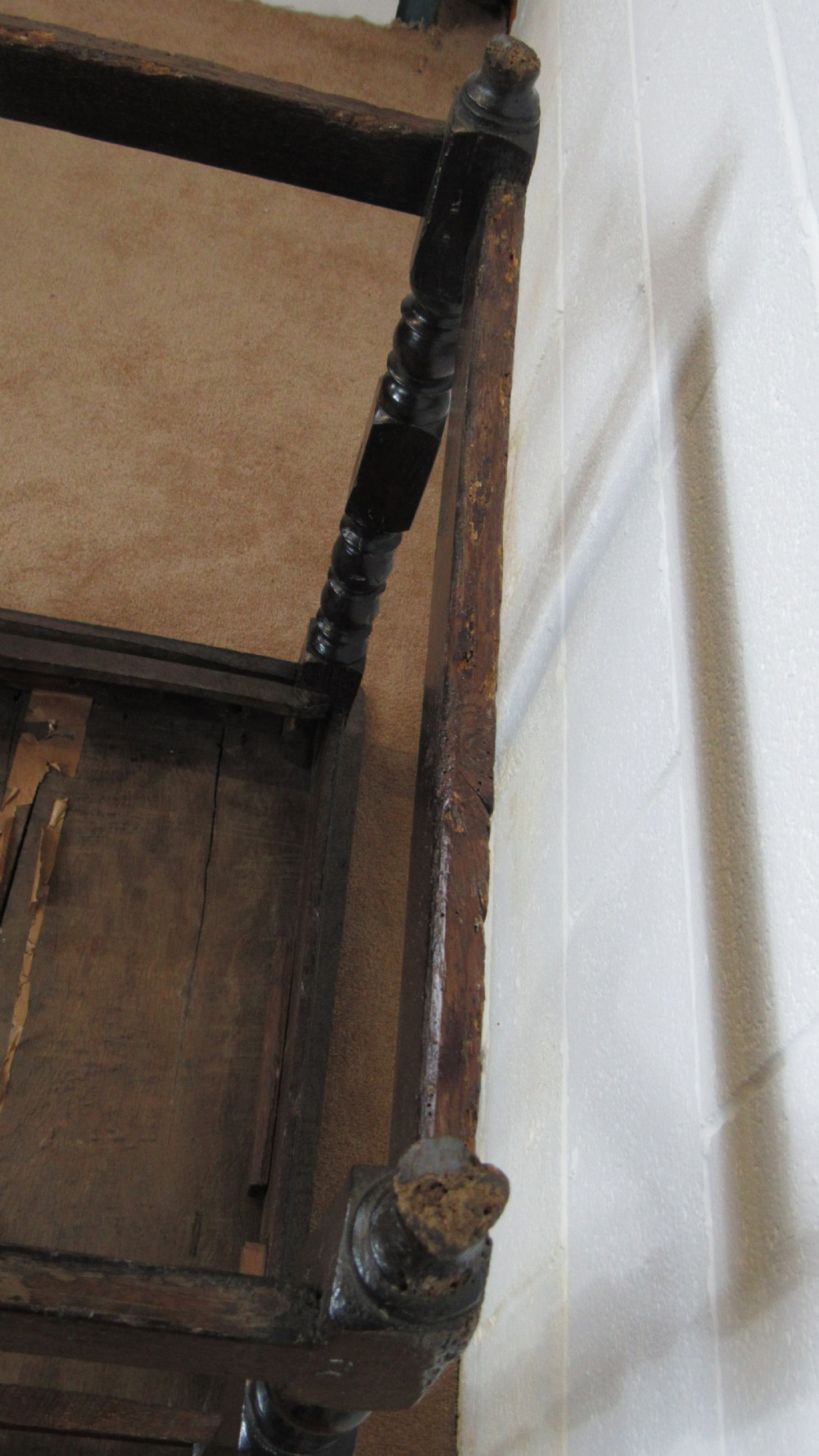 17th century oak side table View XVII
