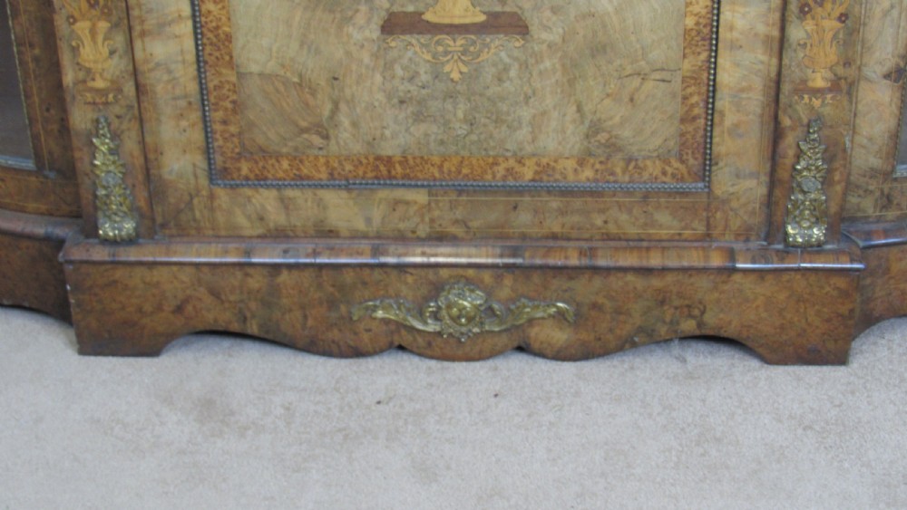 Superb quality walnut credenza side cabinet  View XVII