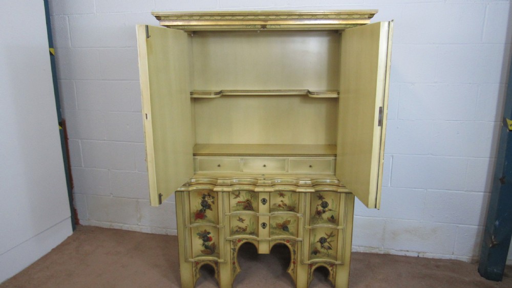 Laquered chinoiserie cocktail cabinet View VI