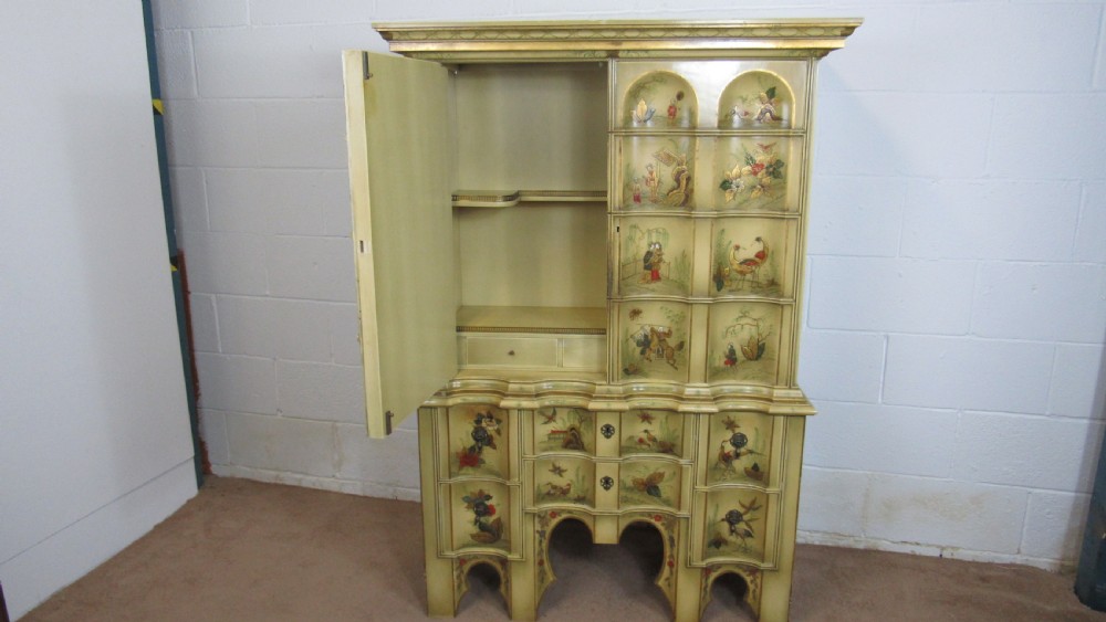 Laquered chinoiserie cocktail cabinet View VII