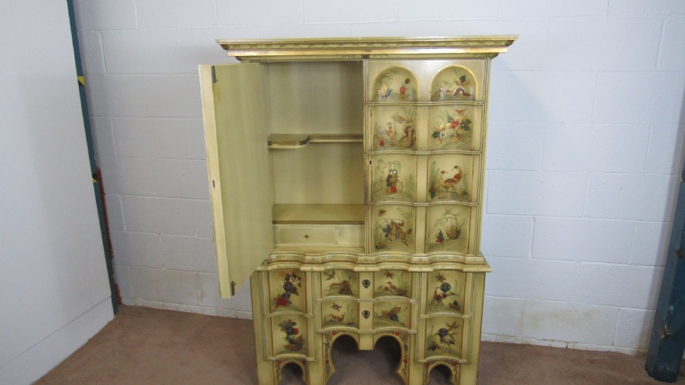 Laquered chinoiserie cocktail cabinet View IX