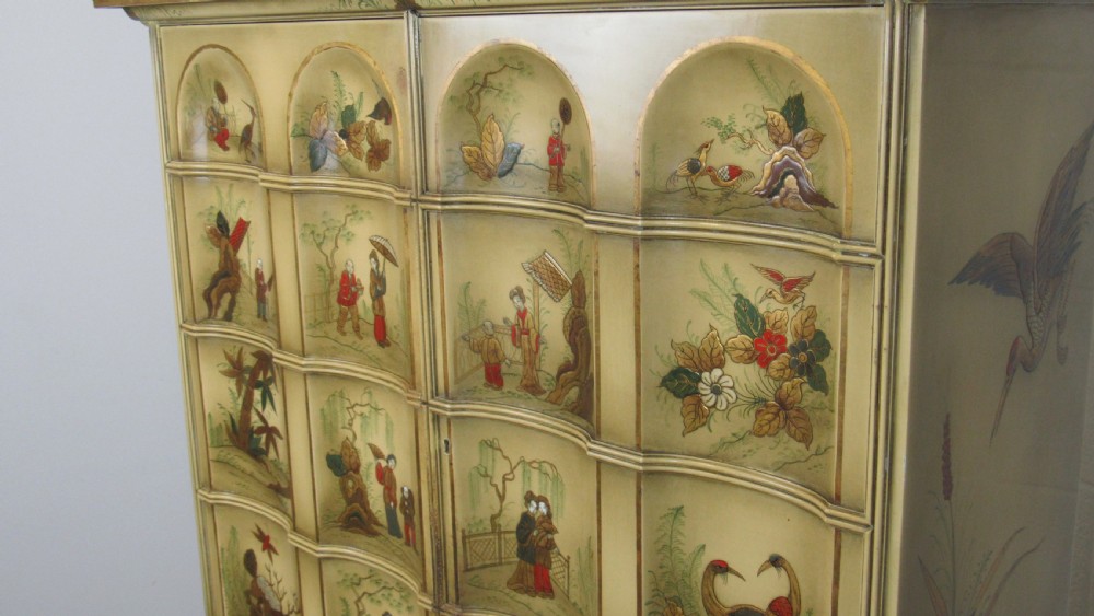 Laquered chinoiserie cocktail cabinet View XII