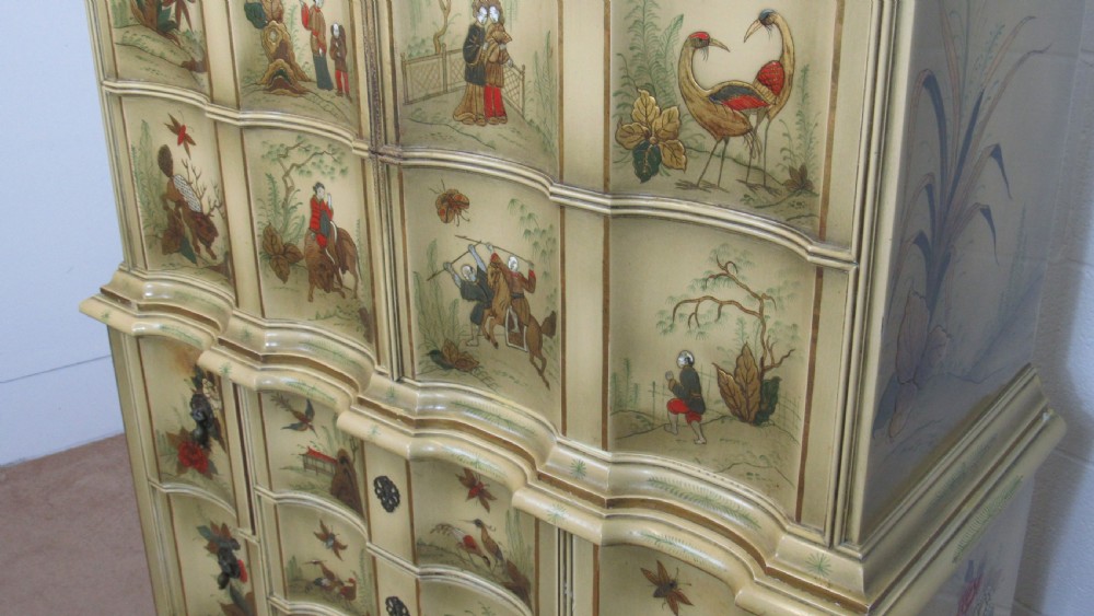 Laquered chinoiserie cocktail cabinet View XIV