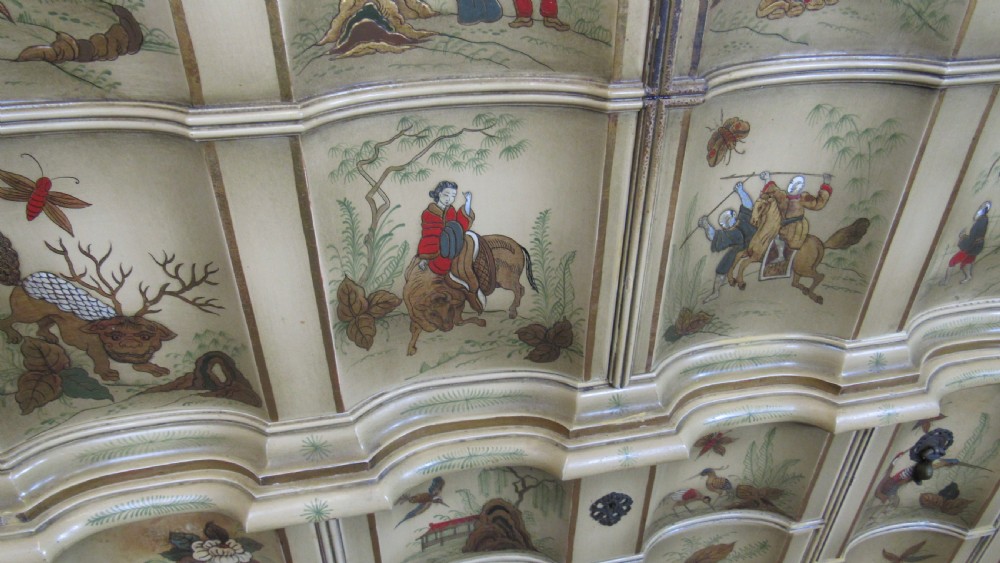 Laquered chinoiserie cocktail cabinet View XVII