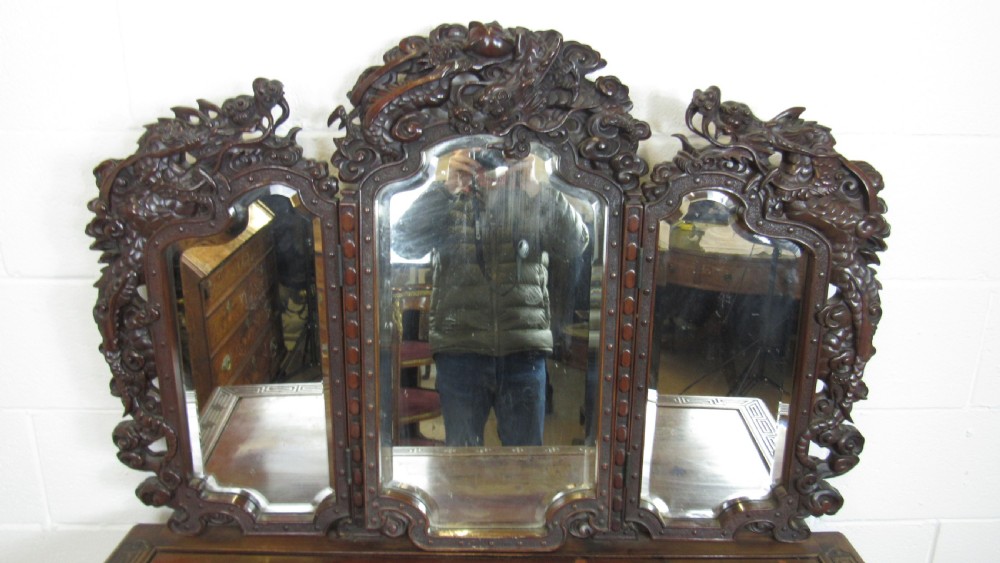 Fantastic carved dressing table   View XXIV