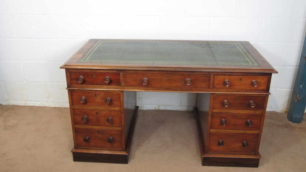 Victorian mahogany pedestal desk 