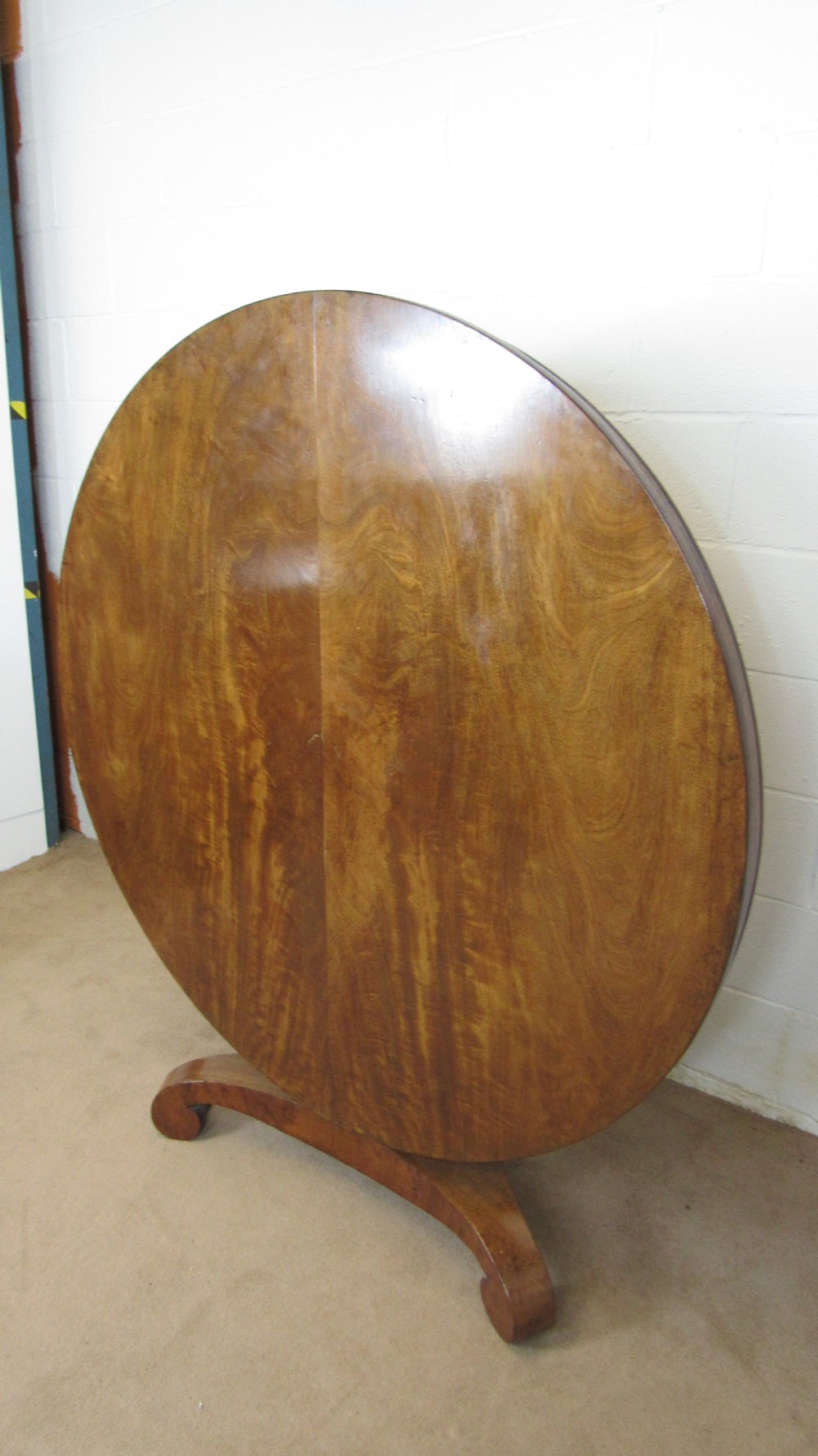 SUPERB MAHOGANY CENTRE TABLE  View II