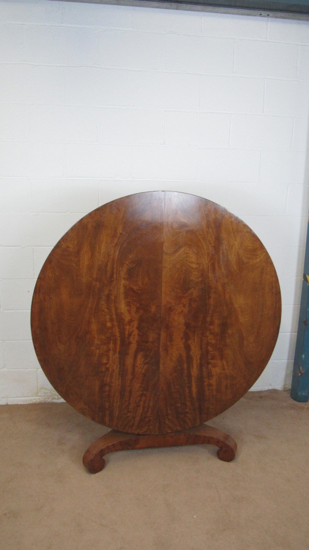 SUPERB MAHOGANY CENTRE TABLE  View III