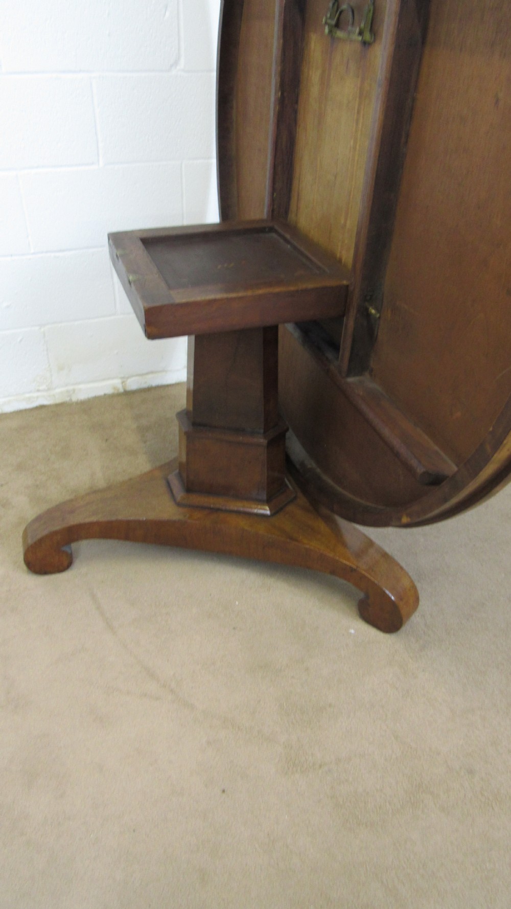 SUPERB MAHOGANY CENTRE TABLE  View VII