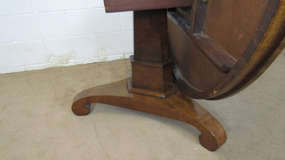 SUPERB MAHOGANY CENTRE TABLE  View VIII