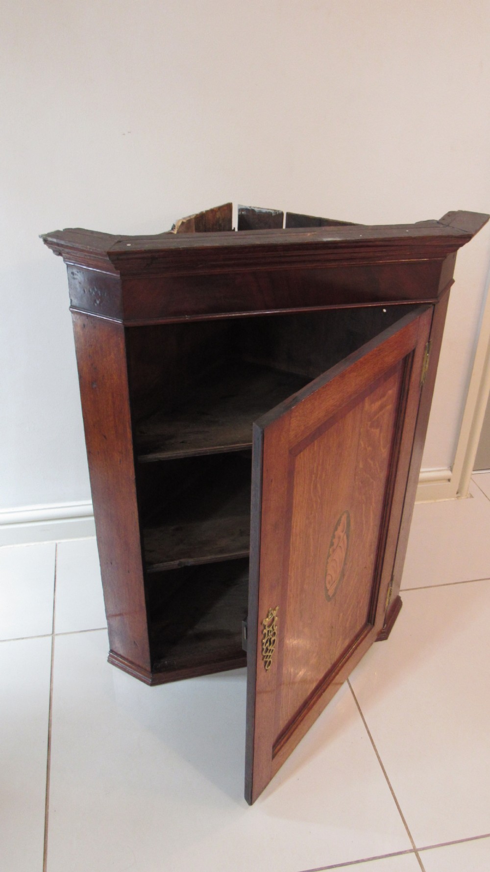 Georgian oak and mahogany corner cupboard View VII