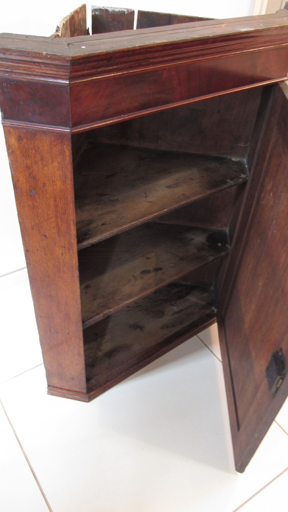 Georgian oak and mahogany corner cupboard View IX