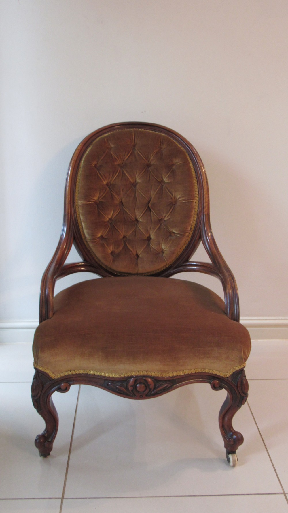 Walnut victorian lounge chair