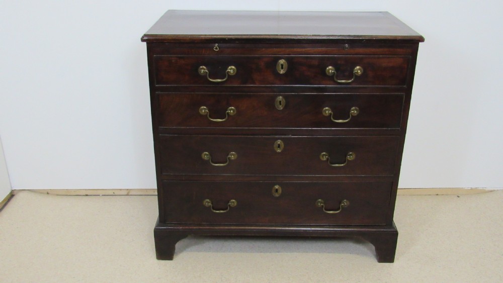 Lovely small georgian chest 