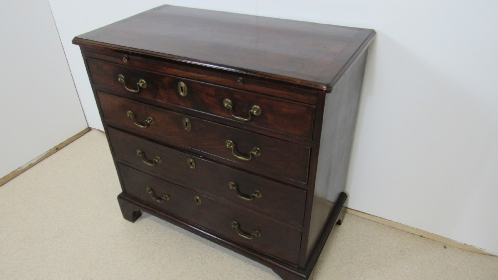 Lovely small georgian chest  View IV