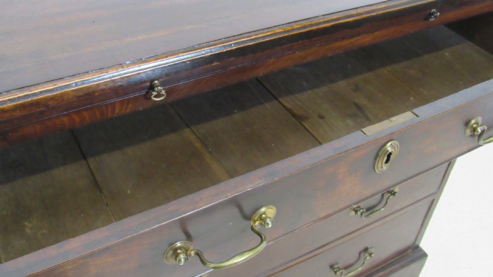Lovely small georgian chest  View VI