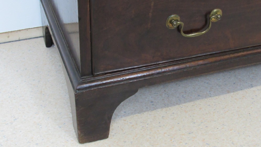 Lovely small georgian chest  View IX
