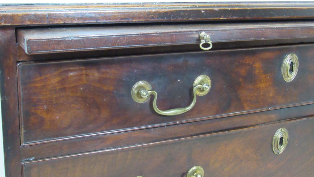 Lovely small georgian chest  View XI