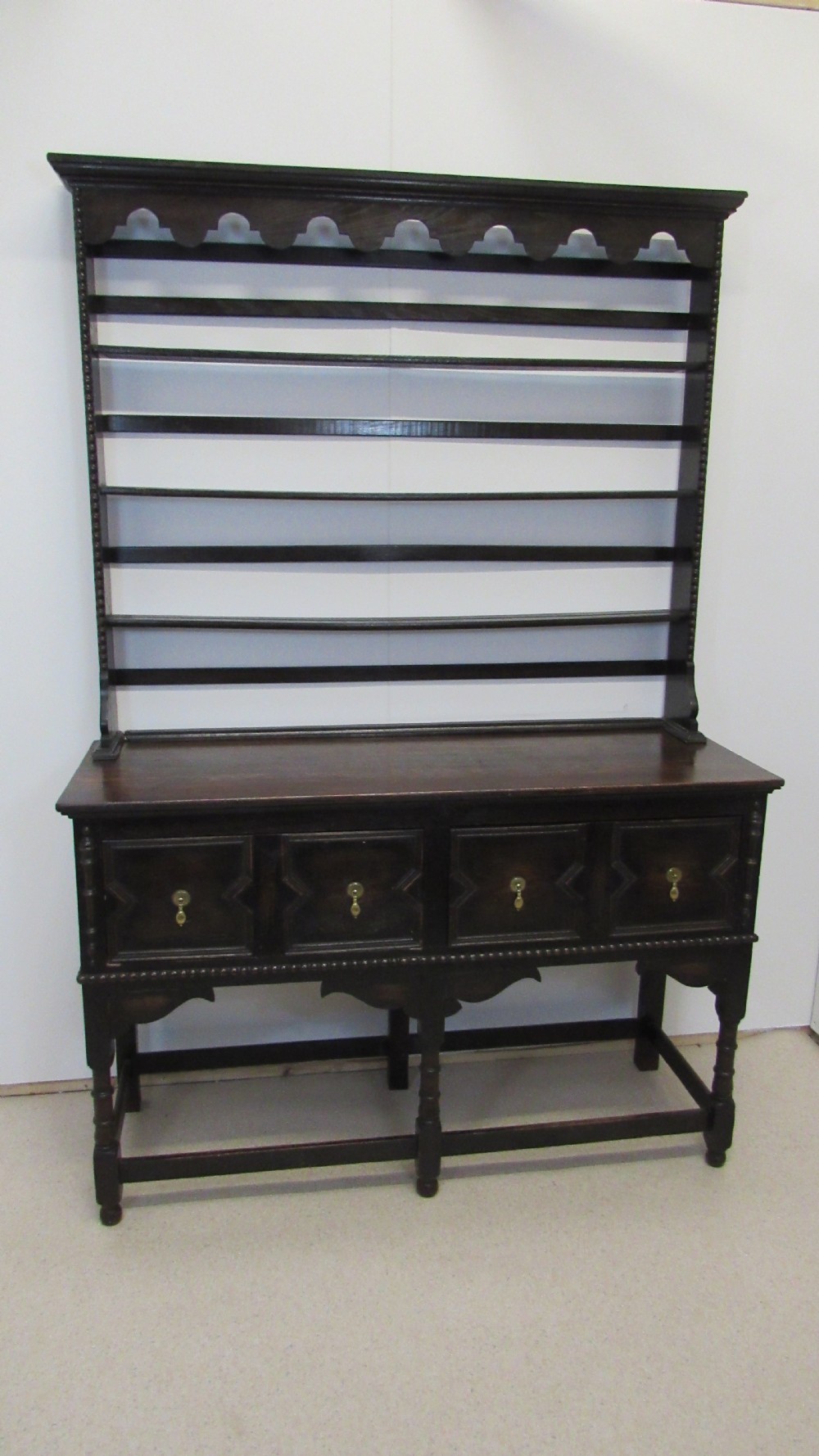 Stylish oak dresser 