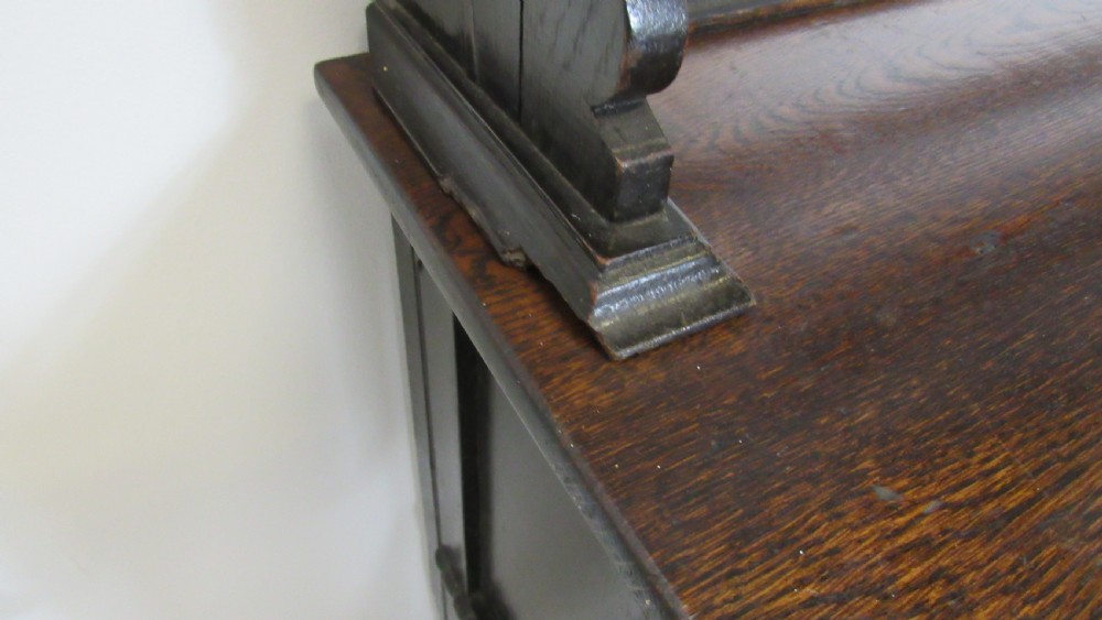 Stylish oak dresser  View XV