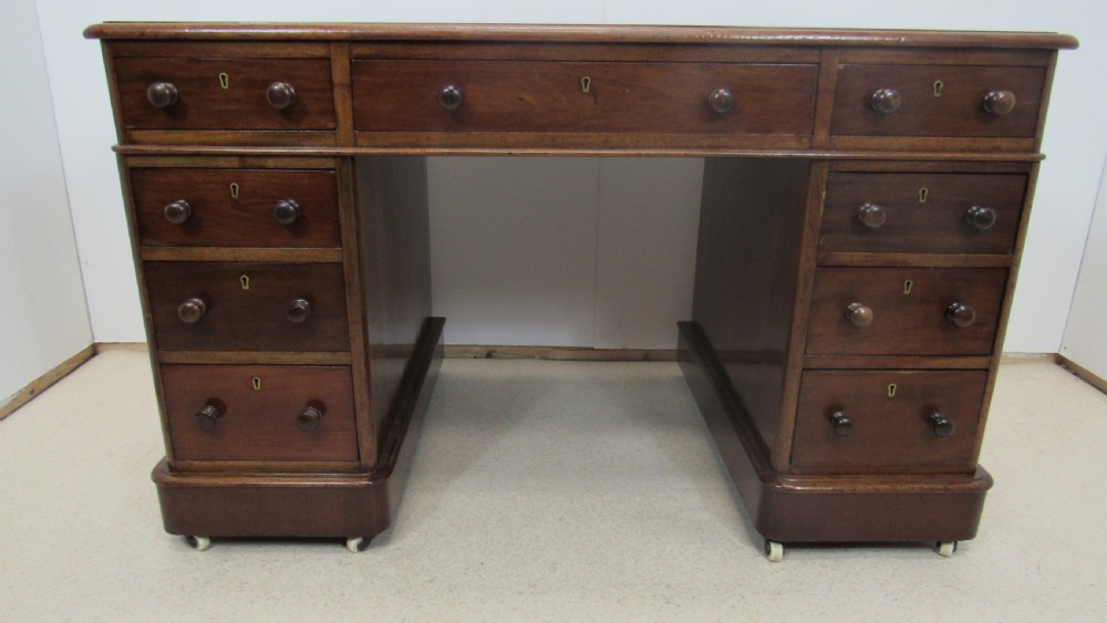 Good victorian mahogany pedestal desk View IV