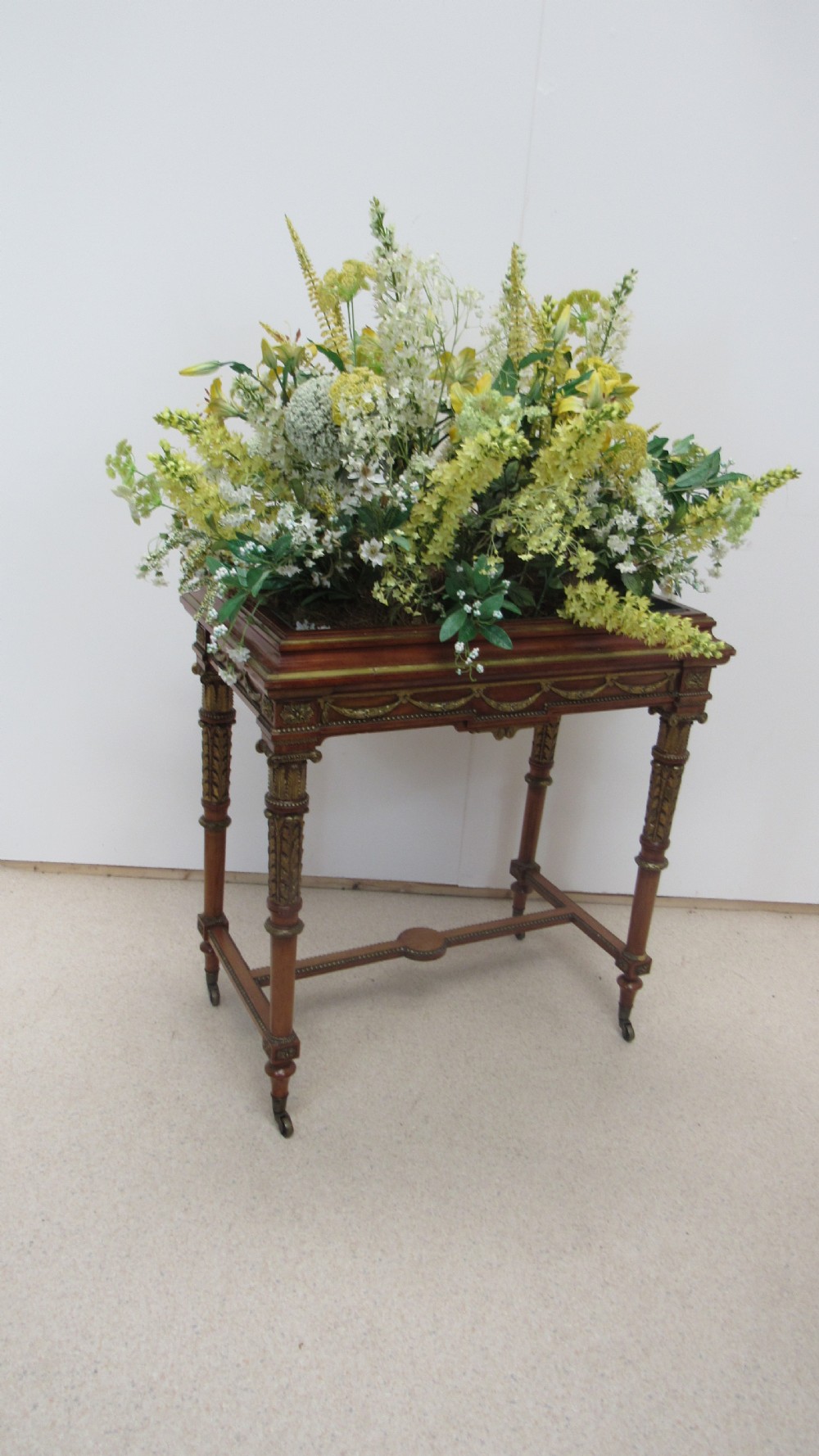 Fantastic satinwood Jardiniere