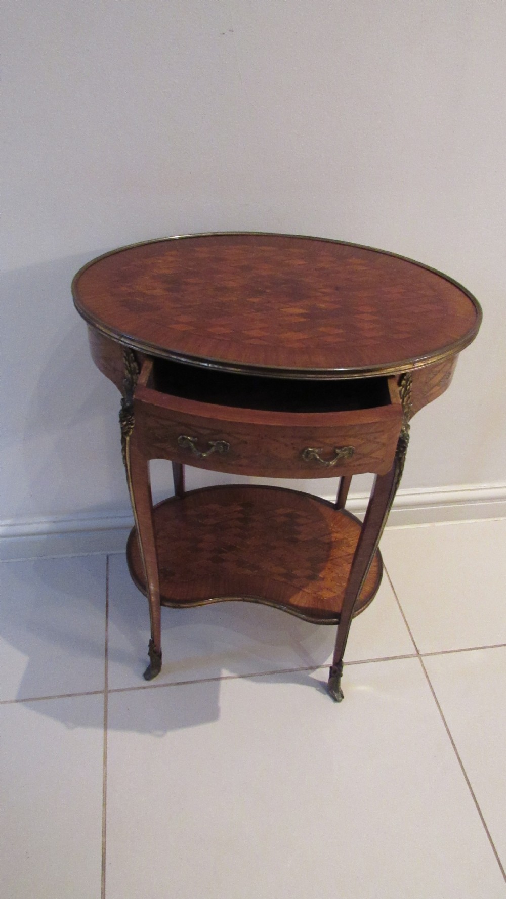 Beautiful lamp table View V