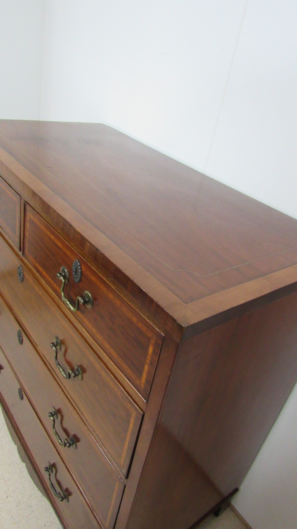 Georgian inlaid chest of drawers  View XII