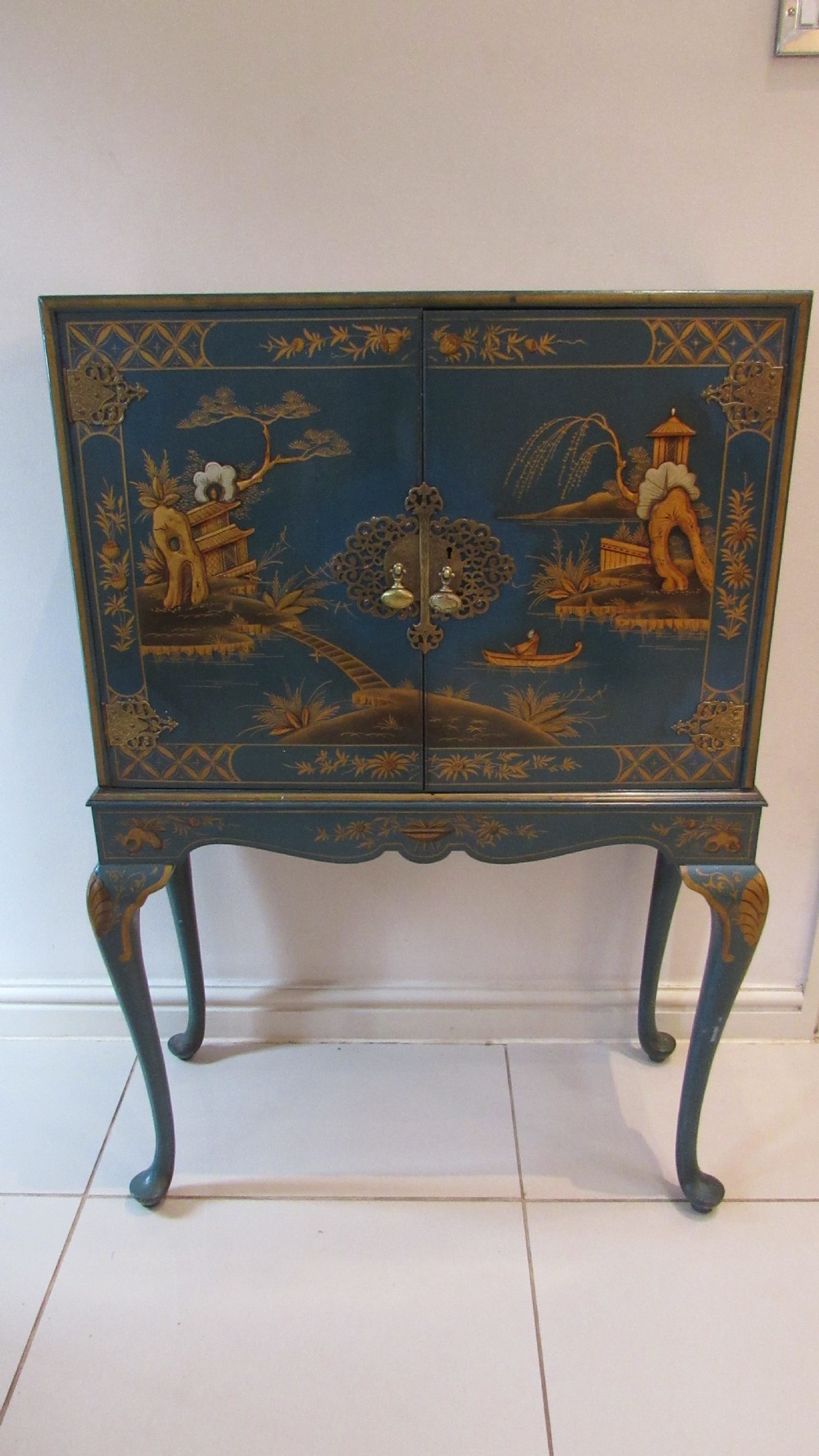 Superb blue Lacquered cocktail cabinet View II