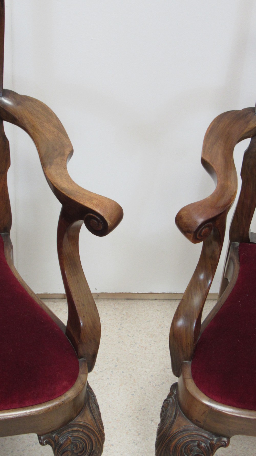 Wonderful set of 8 walnut dining chairs  View VI