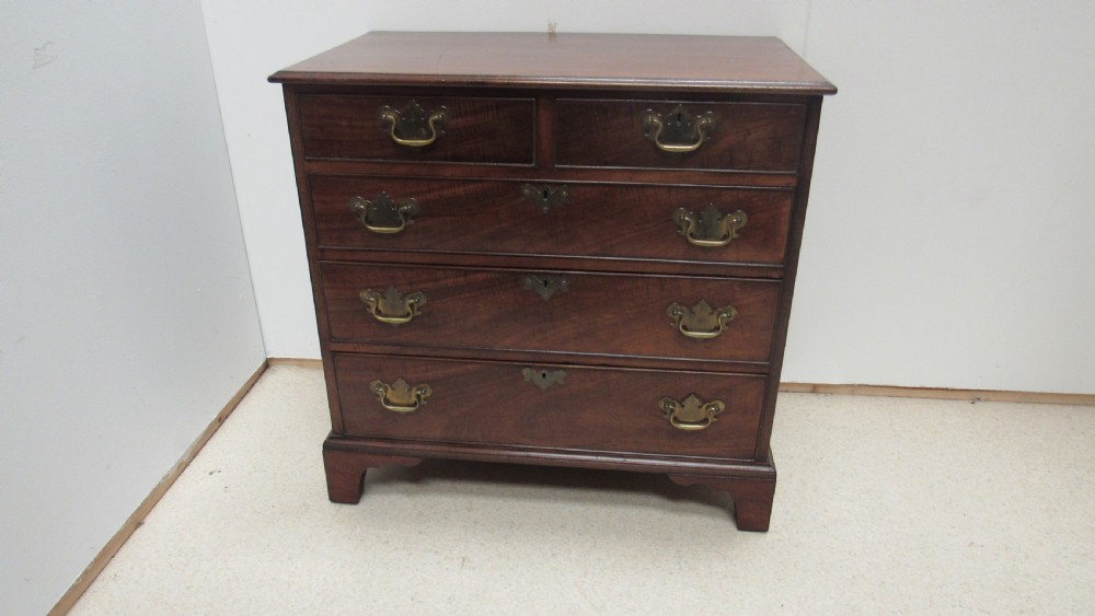 Small Georgian mahogany chest