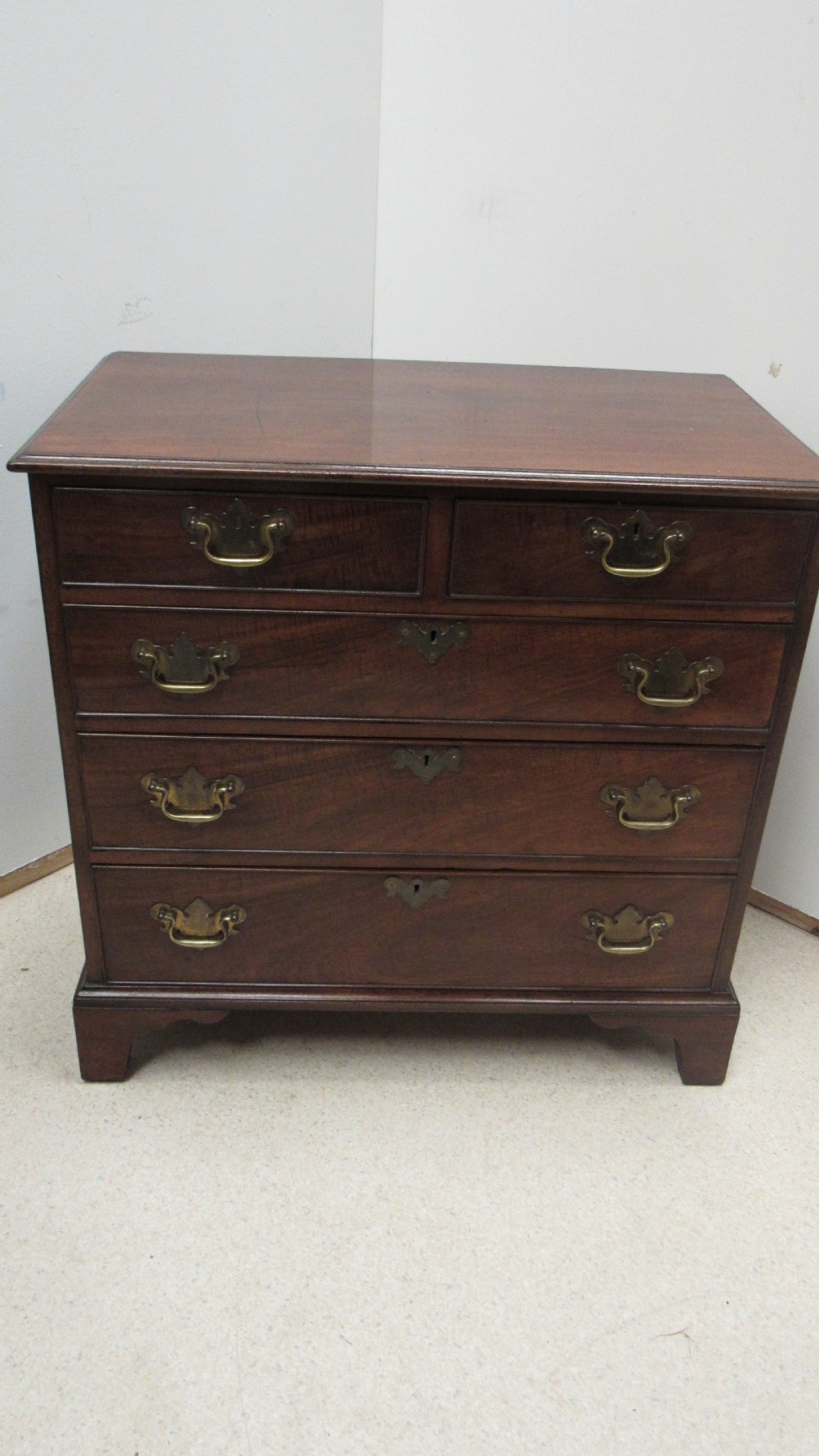 Small Georgian mahogany chest View XIII