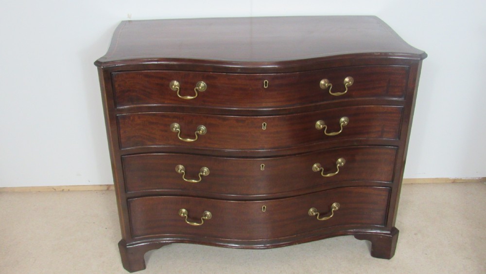 Georgian mahogany serpentine chest of drawers  View IV