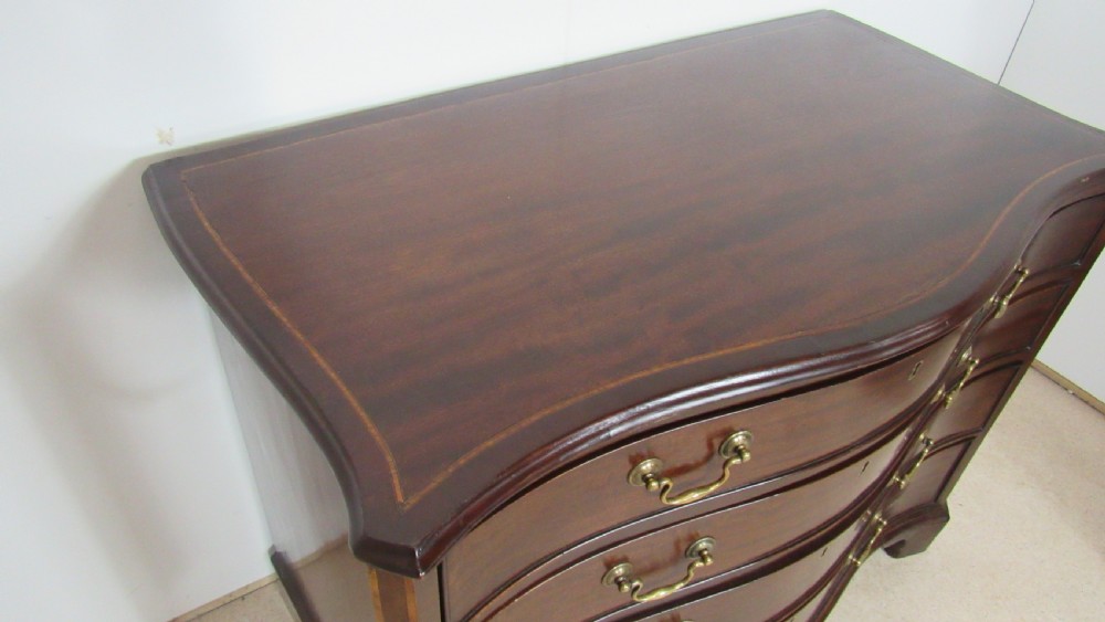 Georgian mahogany serpentine chest of drawers  View VI