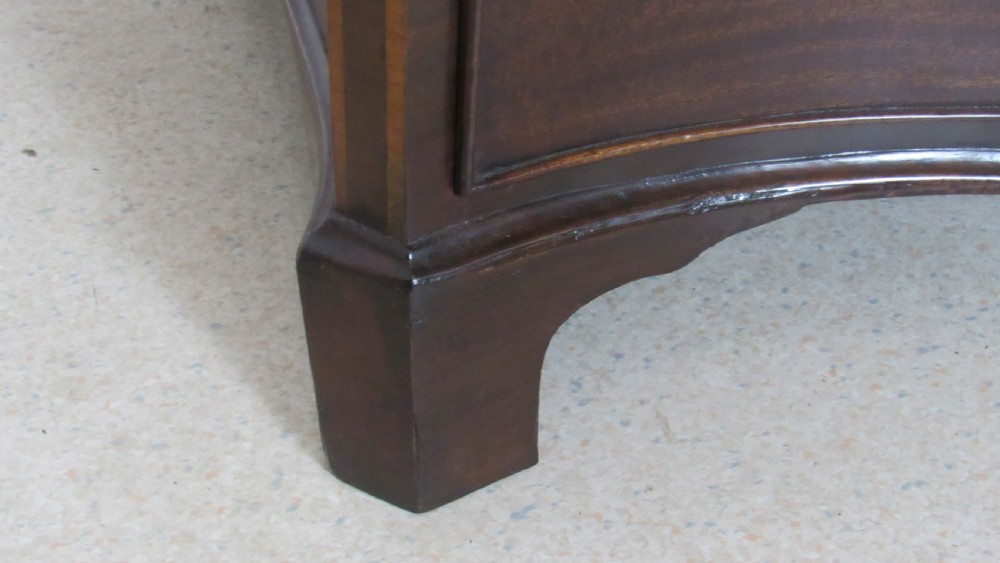 Georgian mahogany serpentine chest of drawers  View VII