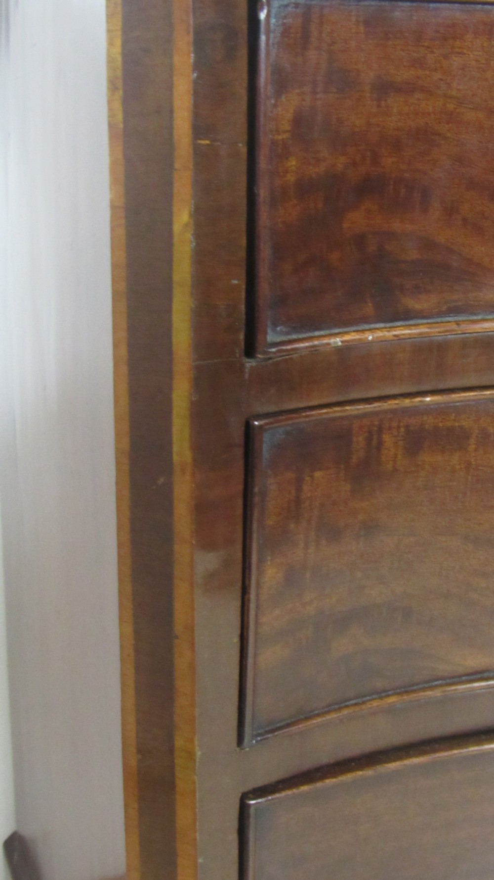 Georgian mahogany serpentine chest of drawers  View VIII