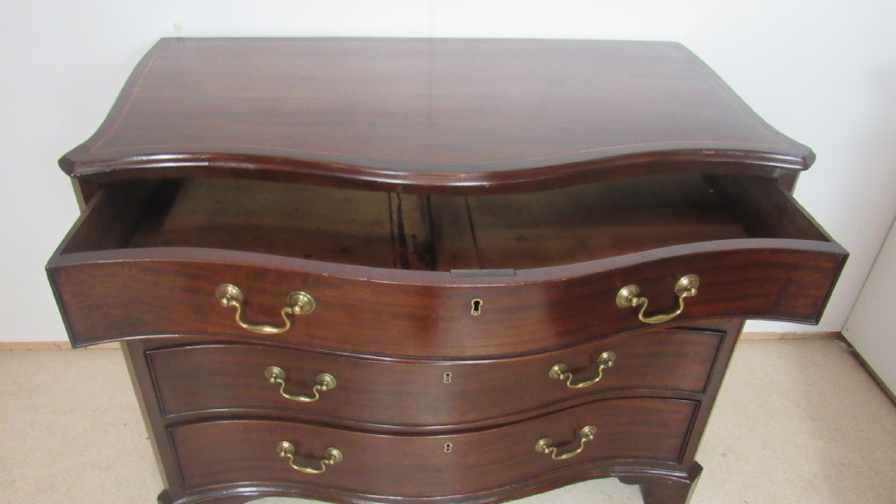 Georgian mahogany serpentine chest of drawers  View XII