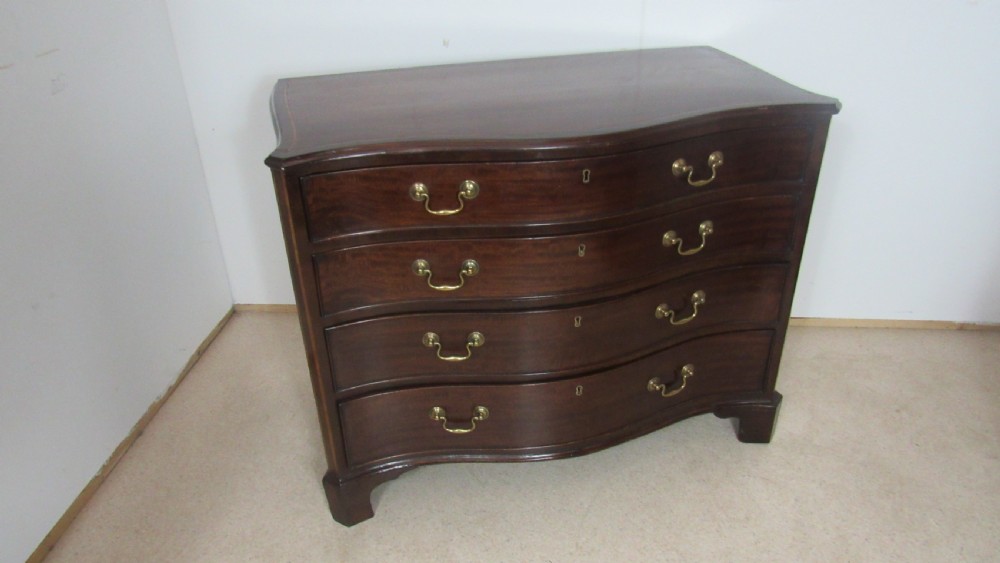 Georgian mahogany serpentine chest of drawers  View XVII