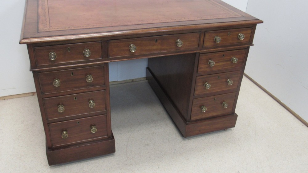 Beautiful Victorian mahogany pedestal desk  View III