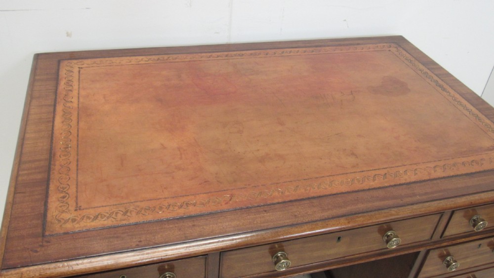 Beautiful Victorian mahogany pedestal desk  View IV